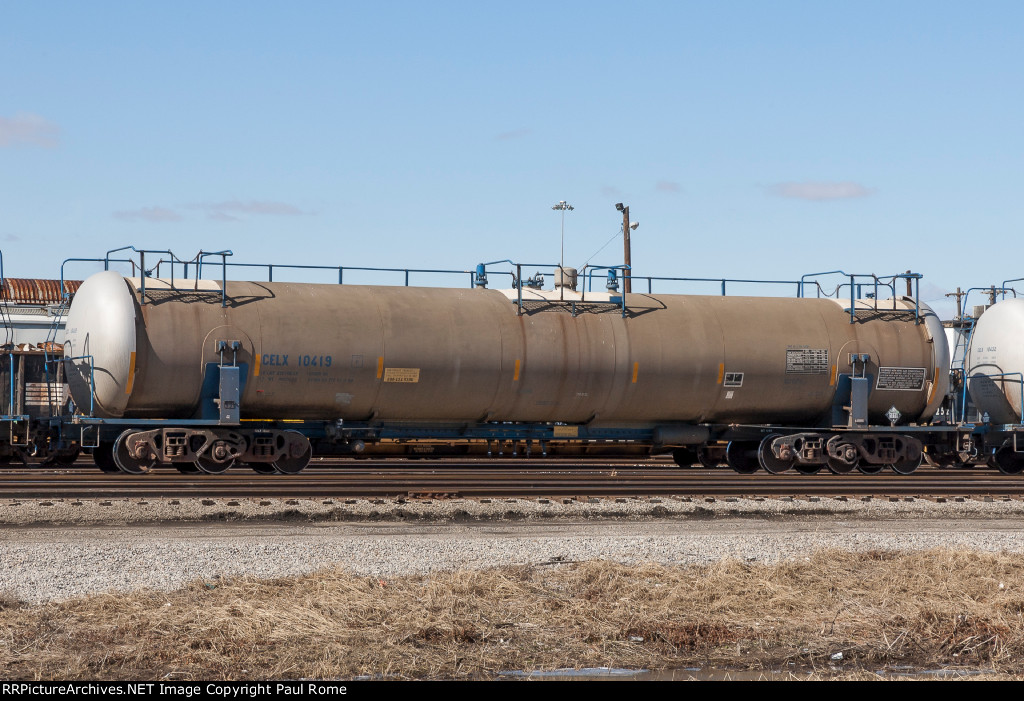 CELX 10419, 6-axle Tank Car on the NSRR 